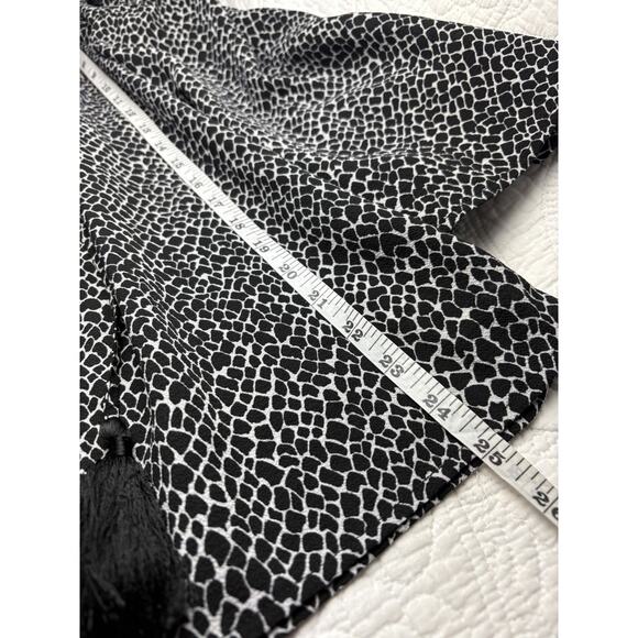 Michael Kors Animal Print Top Women’s Size XL Black White Flowy Tassel Peasant - Picture 5 of 6